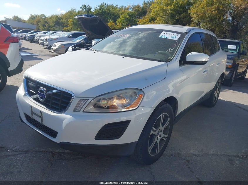 YV4902DZ0B2152733 2011 VOLVO XC60 photo no. 2