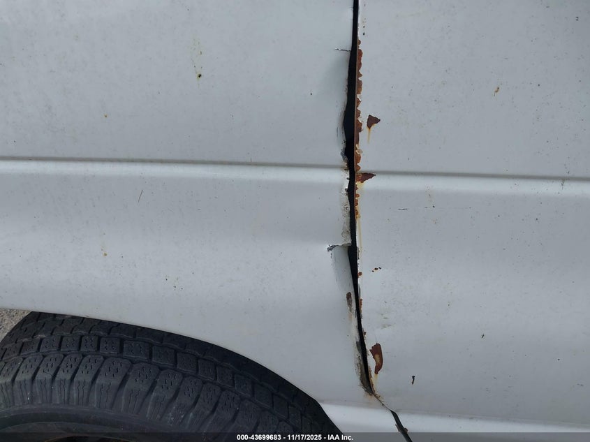 2003 Ford E-250 Commercial VIN: 1FTNE24283HB69400 Lot: 43699683