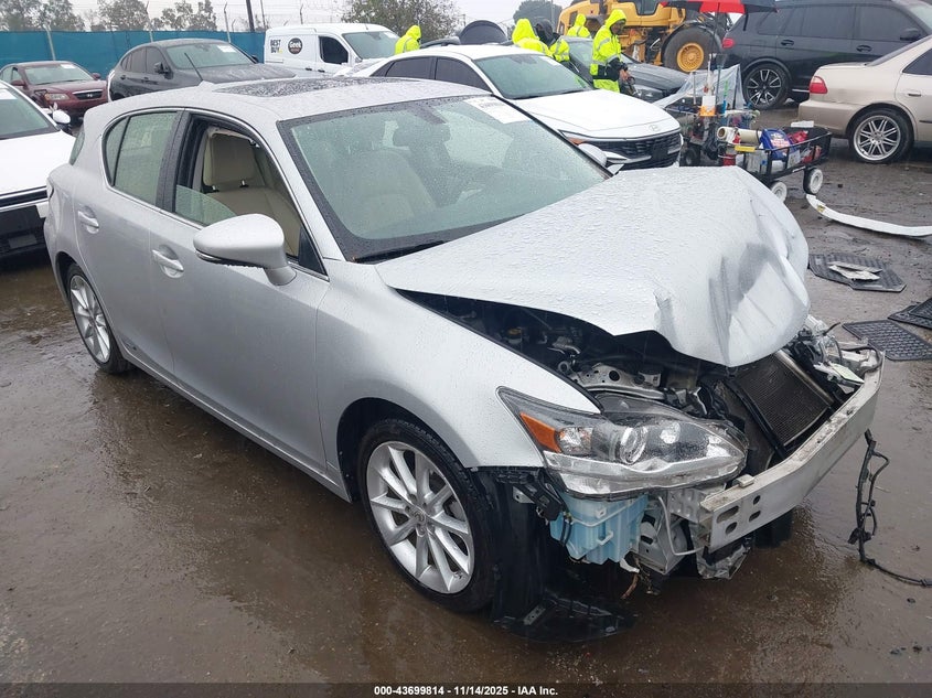 LEXUS CT 200H PREMIUM