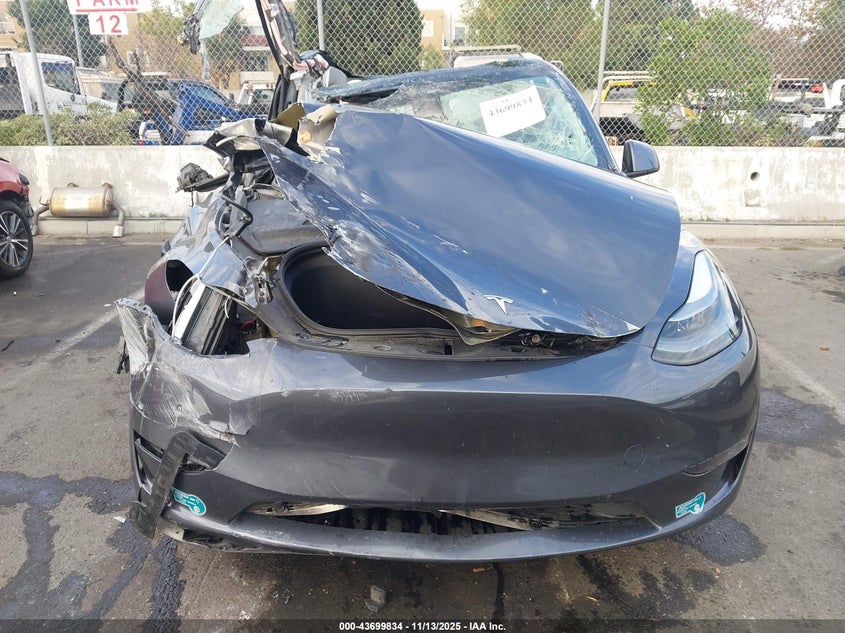 2023 Tesla Model Y Awd/Long Range Dual Motor All-Wheel Drive VIN: 7SAYGDEE9PF937549 Lot: 43699834