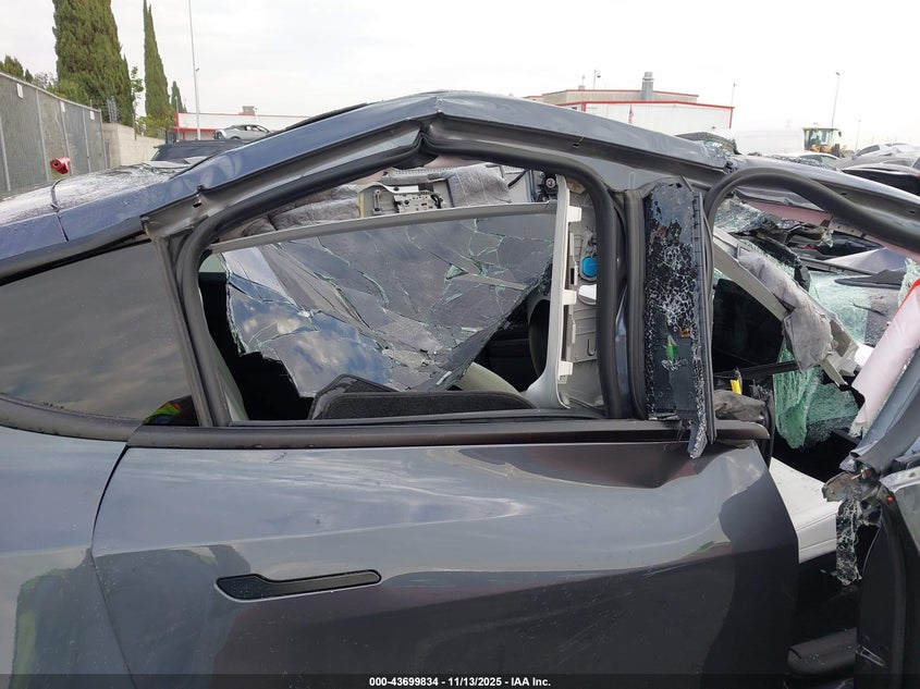 2023 Tesla Model Y Awd/Long Range Dual Motor All-Wheel Drive VIN: 7SAYGDEE9PF937549 Lot: 43699834