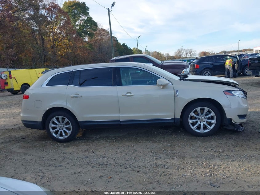 2018 LINCOLN MKT PREMIERE - 2LMHJ5FK8JBL00875