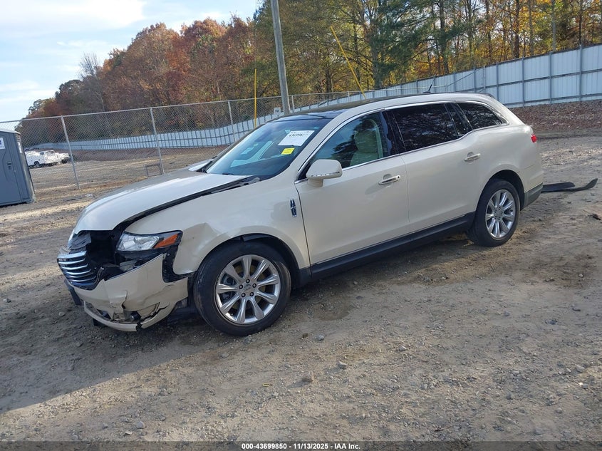 2018 LINCOLN MKT PREMIERE - 2LMHJ5FK8JBL00875