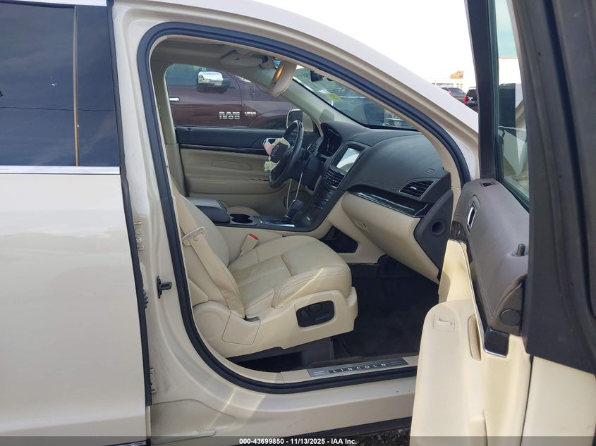 2018 LINCOLN MKT PREMIERE - 2LMHJ5FK8JBL00875