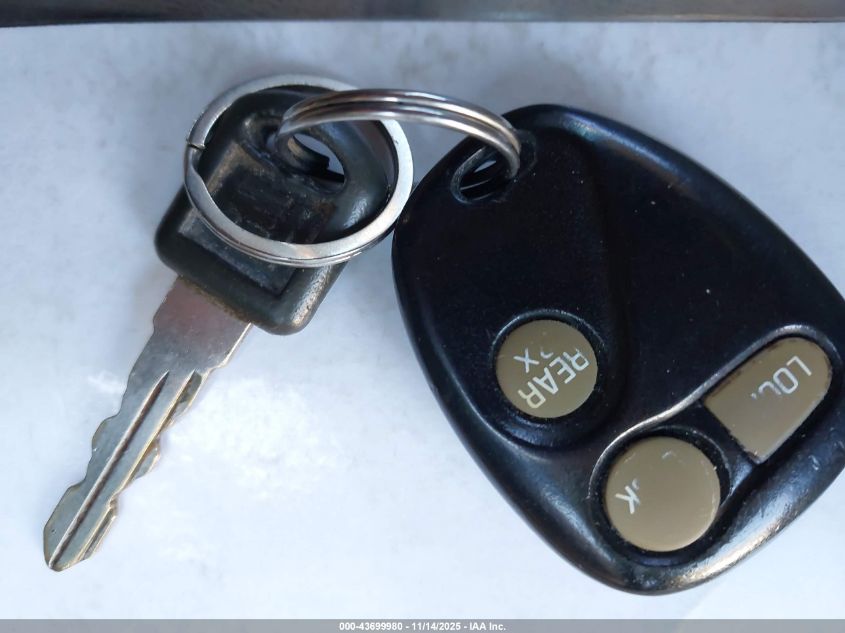 2000 Chevrolet Tahoe Z71 VIN: 1GNEK13R1YR152903 Lot: 43699980