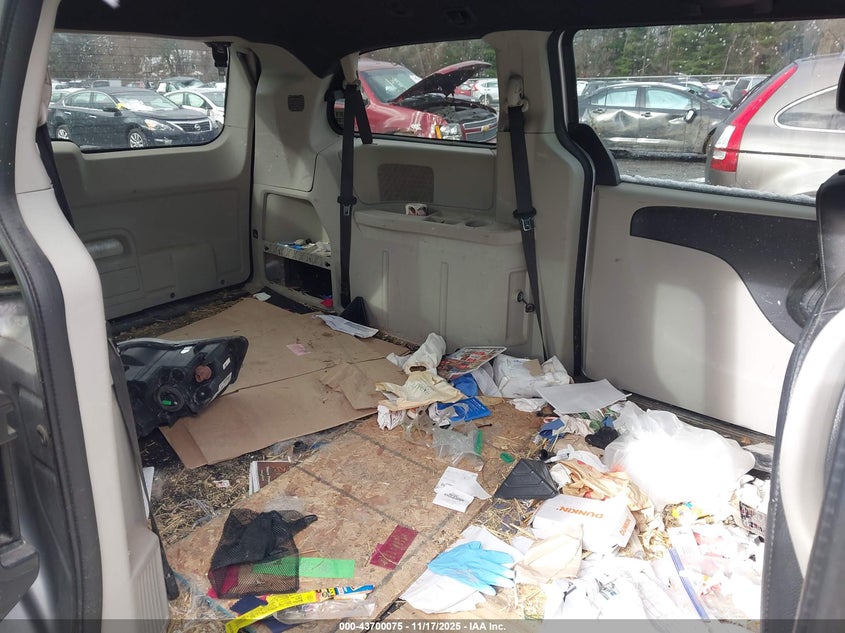 2018 Dodge Grand Caravan Sxt VIN: 2C4RDGCGXJR216040 Lot: 43700075