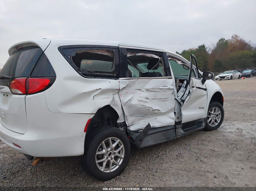 2022 Chrysler Voyager Lx VIN: 2C4RC1CG8NR103712 Lot: 43700098