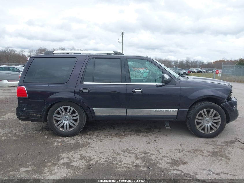 2007 Lincoln Navigator Ultimate VIN: 5LMFU285X7LJ07567 Lot: 43700163