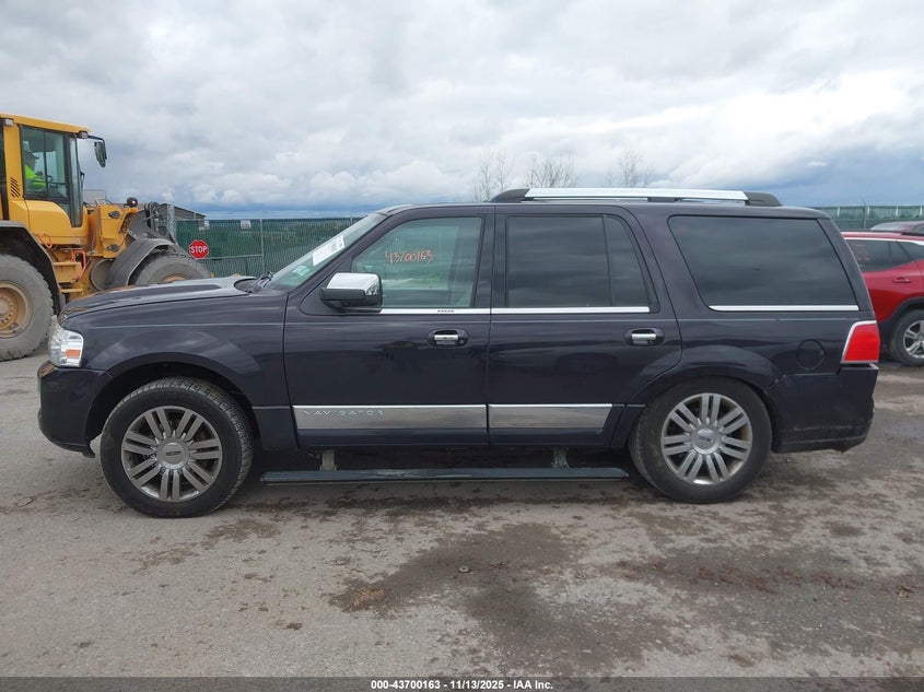 2007 Lincoln Navigator Ultimate VIN: 5LMFU285X7LJ07567 Lot: 43700163