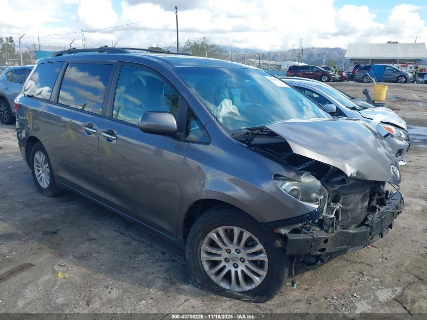 TOYOTA SIENNA XLE PREMIUM 8 PASSENGER