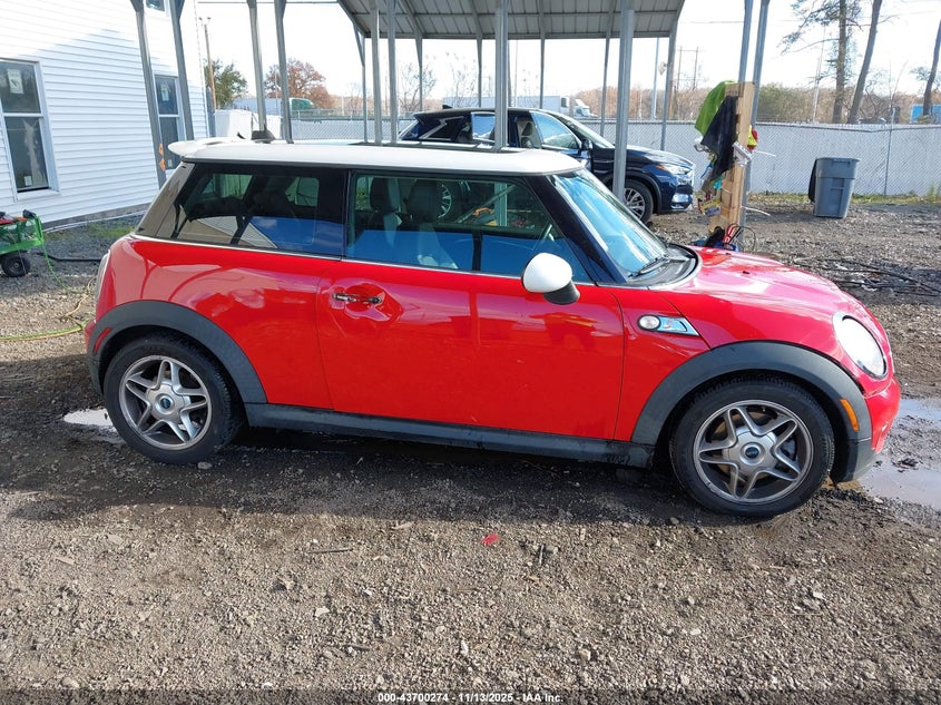 2009 Mini Cooper S VIN: WMWMF73599TW84278 Lot: 43700274