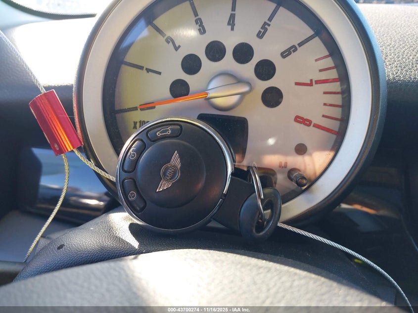 2009 Mini Cooper S VIN: WMWMF73599TW84278 Lot: 43700274