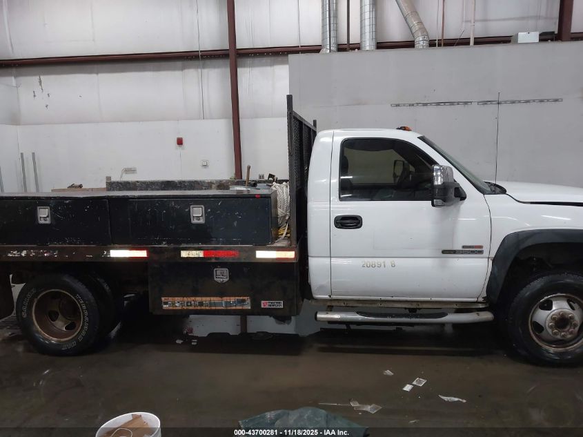 2005 GMC Sierra 3500 Chassis Sle/Work Truck VIN: 1GDJK34245E154051 Lot: 43700281