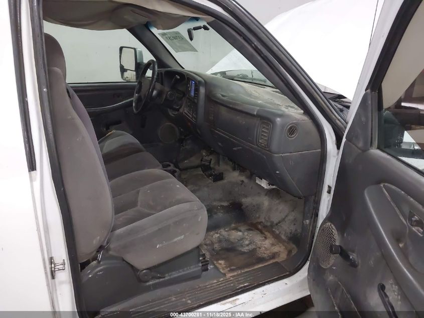 2005 GMC Sierra 3500 Chassis Sle/Work Truck VIN: 1GDJK34245E154051 Lot: 43700281