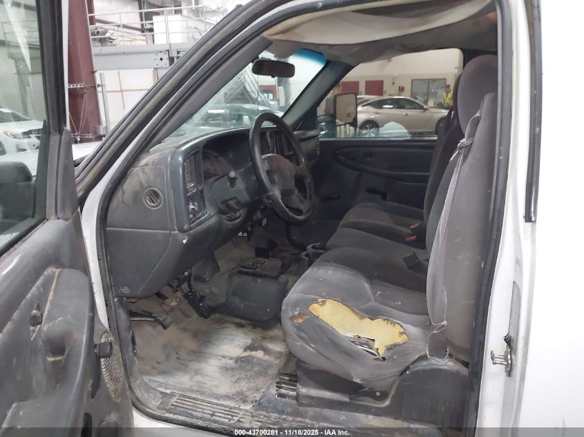 2005 GMC Sierra 3500 Chassis Sle/Work Truck VIN: 1GDJK34245E154051 Lot: 43700281