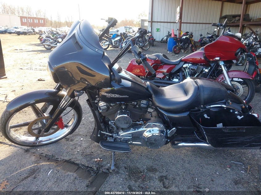 2018 Harley-Davidson Flhx Street Glide VIN: 1HD1KBC18JB616788 Lot: 43700410