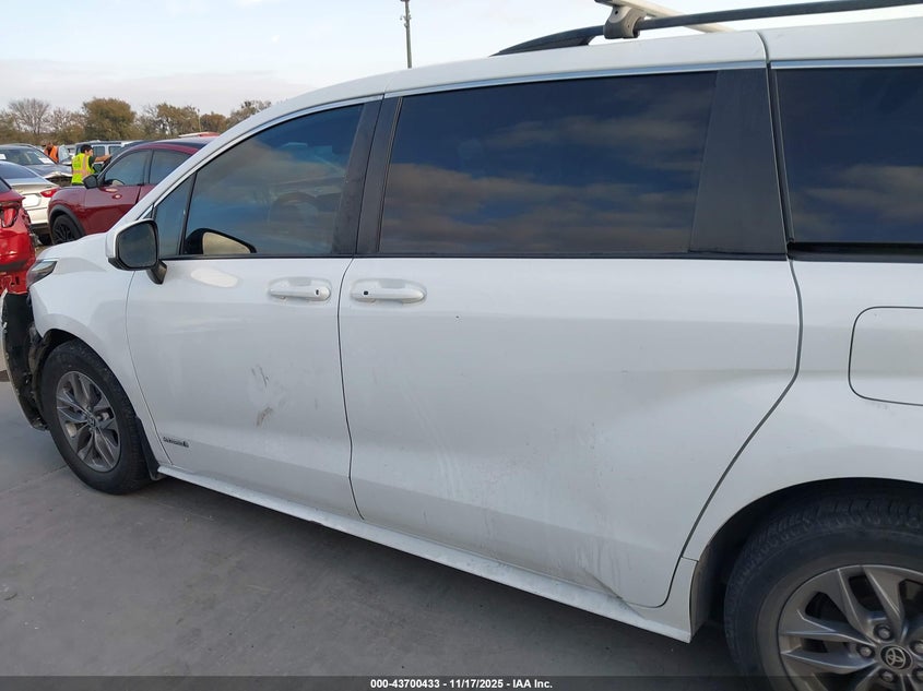 2021 Toyota Sienna Le VIN: 5TDKRKECXMS065518 Lot: 43700433