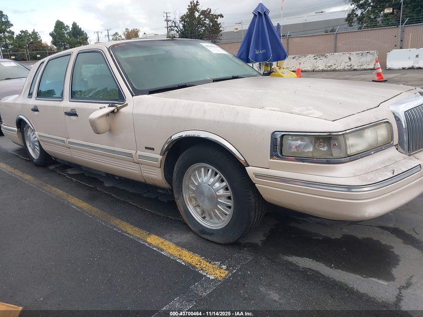 1997 Lincoln Town Car Cartier VIN: 1LNLM83W2VY609997 Lot: 43700464