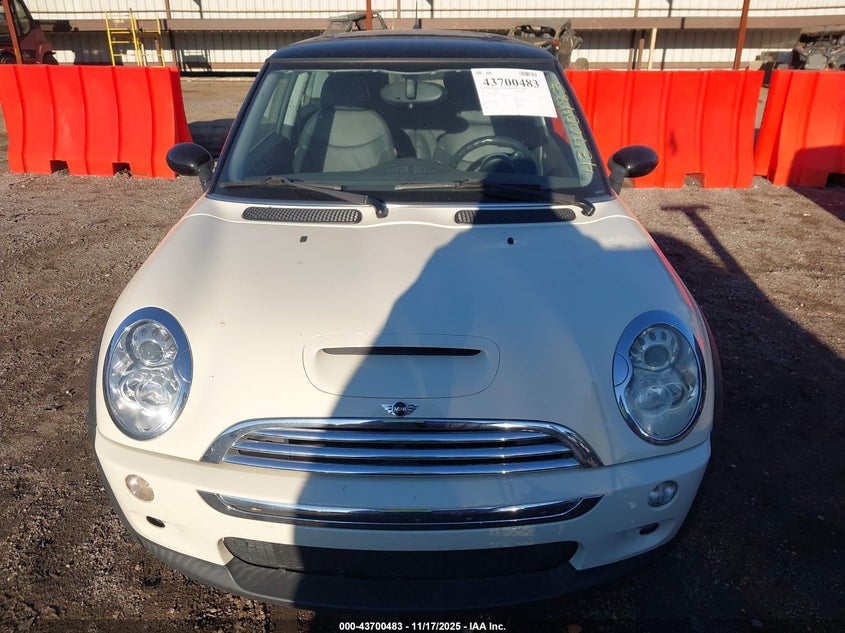 2005 Mini Cooper S VIN: WMWRE33455TD92150 Lot: 43700483