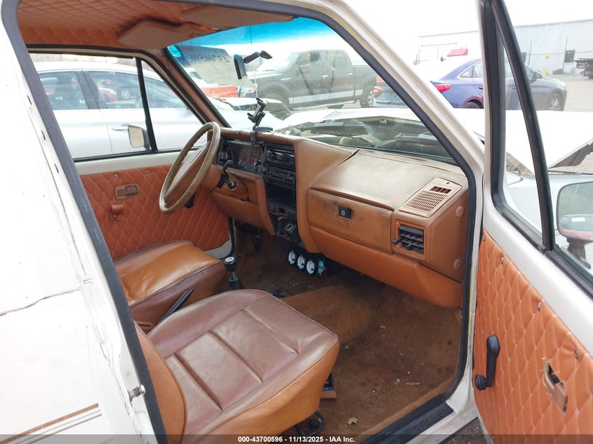 1V1KG0171BV133925 1981 VOLKSWAGEN GOLF photo no. 5