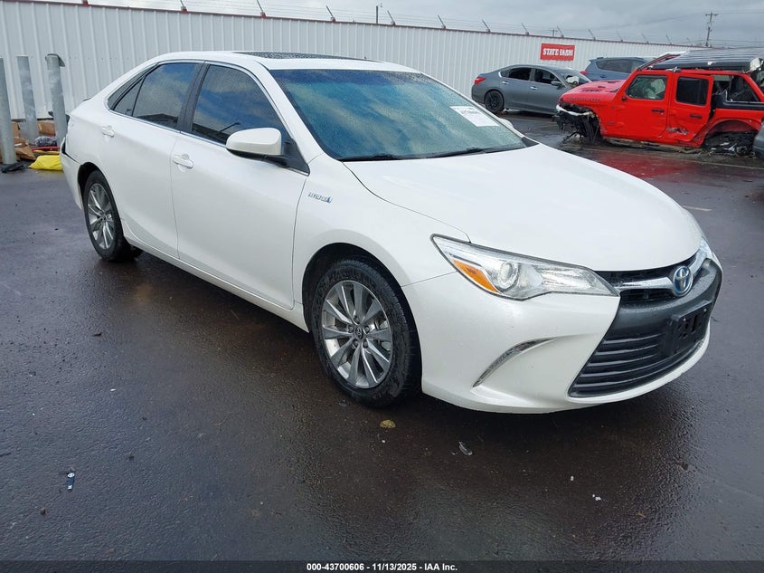 TOYOTA CAMRY HYBRID XLE