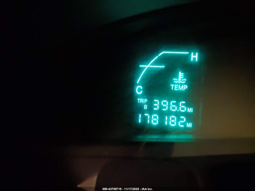 2002 Cadillac Deville Standard VIN: 1G6KD54Y82U260185 Lot: 43700719