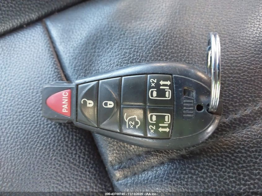 2015 Chrysler Town & Country Touring VIN: 2C4RC1BG4FR583864 Lot: 43700745