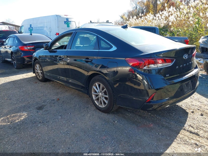 5NPE24AFXJH599973 2018 HYUNDAI SONATA photo no. 3