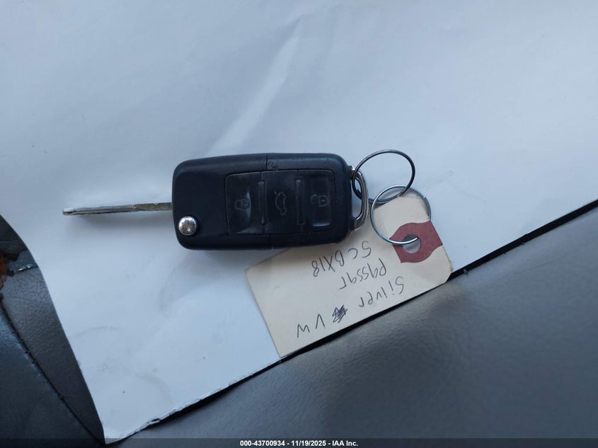 2003 Volkswagen Passat Glx VIN: WVWRH63B83P271321 Lot: 43700934