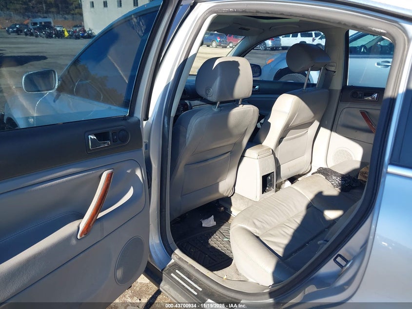 2003 Volkswagen Passat Glx VIN: WVWRH63B83P271321 Lot: 43700934