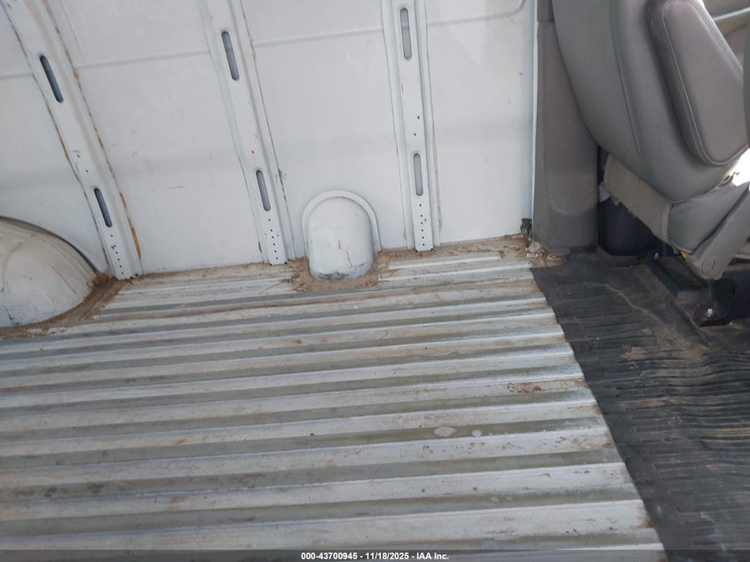 2005 Chevrolet Express VIN: 1GCFG15T051145717 Lot: 43700945