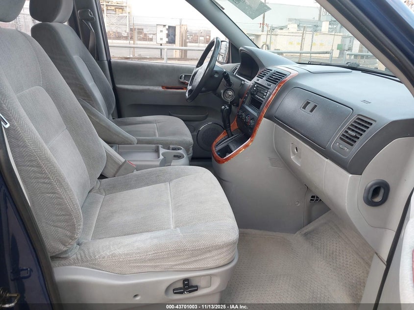 KNDUP132156712070 2005 KIA SEDONA photo no. 5