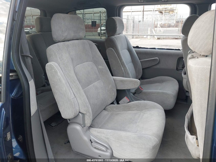 KNDUP132156712070 2005 KIA SEDONA photo no. 8