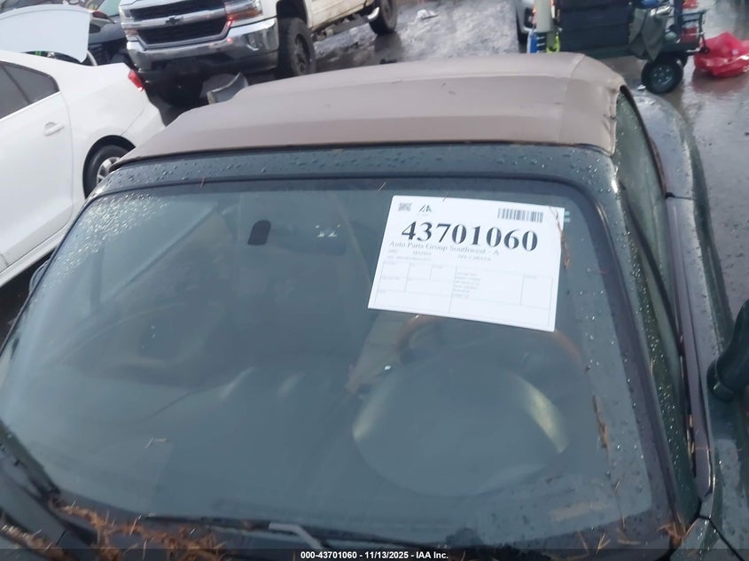 2001 Mazda Mx-5 Miata Ls/Special Edition VIN: JM1NB353810213915 Lot: 43701060