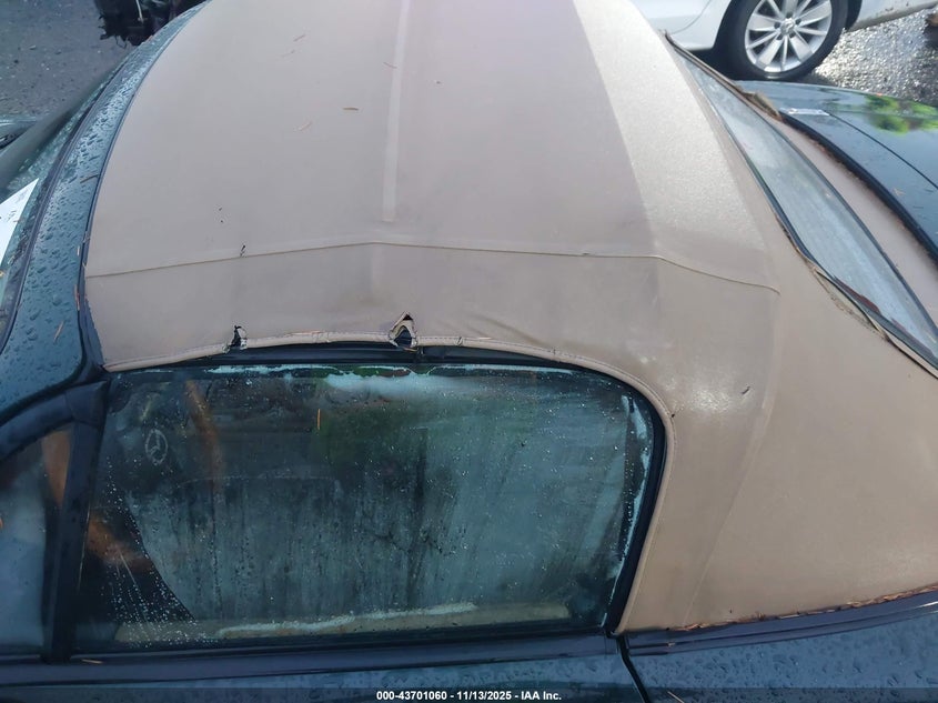 2001 Mazda Mx-5 Miata Ls/Special Edition VIN: JM1NB353810213915 Lot: 43701060