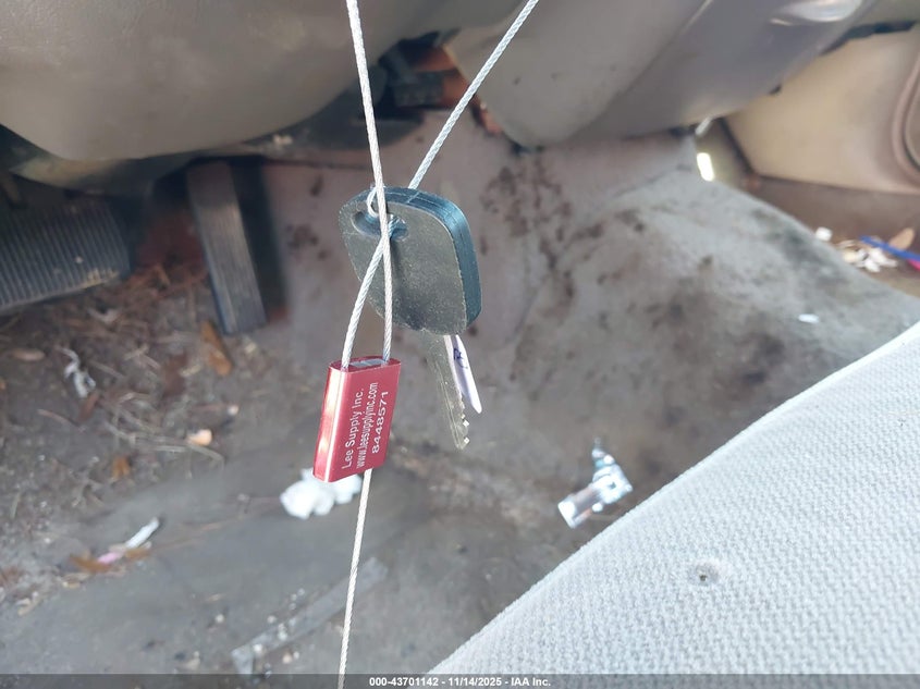 1999 Ford Crown Victoria Lx VIN: 2FAFP74W4XX225262 Lot: 43701142