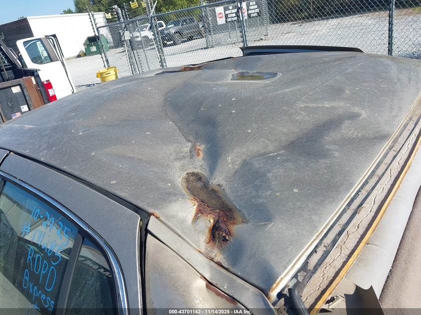 1999 Ford Crown Victoria Lx VIN: 2FAFP74W4XX225262 Lot: 43701142