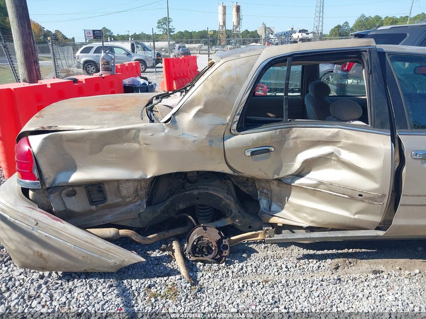 1999 Ford Crown Victoria Lx VIN: 2FAFP74W4XX225262 Lot: 43701142