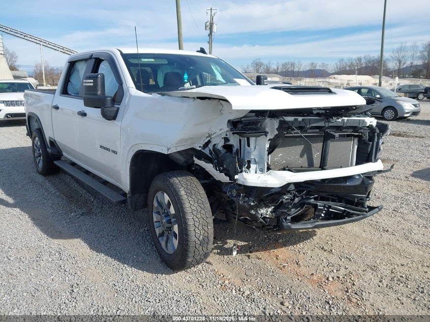 2GC4YME72R1244905 2024 CHEVROLET SILVERADO photo no. 2