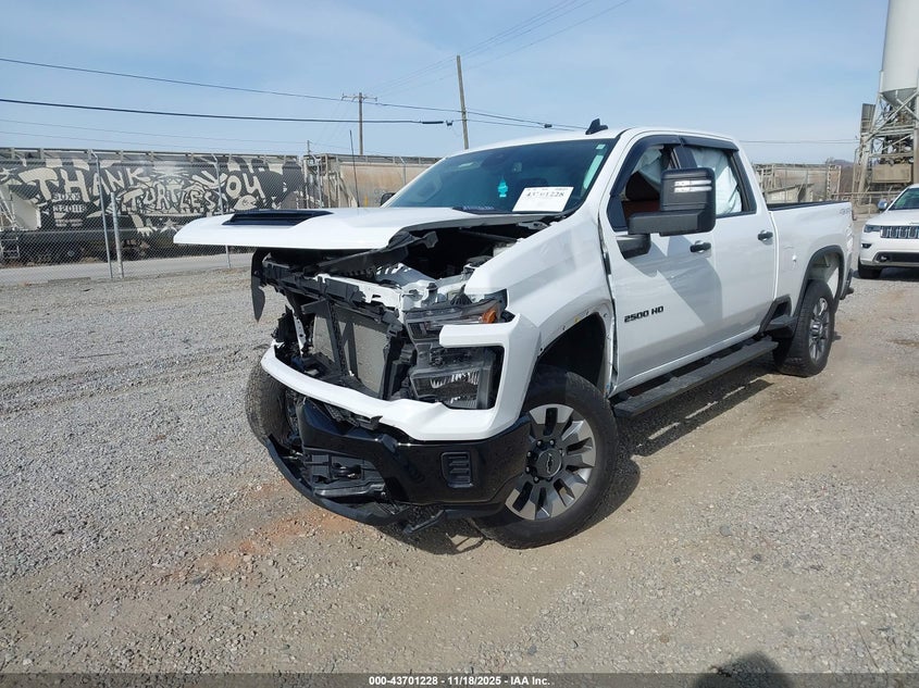 2GC4YME72R1244905 2024 CHEVROLET SILVERADO photo no. 2