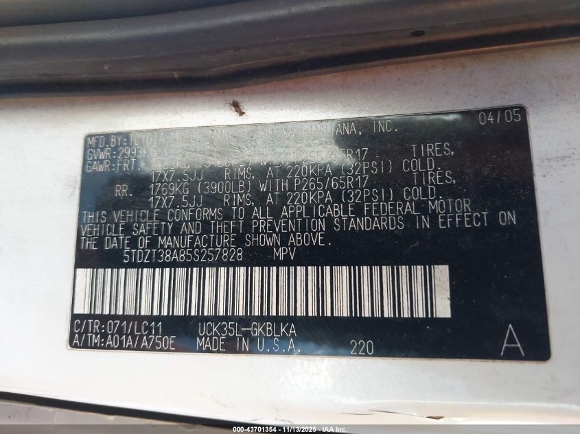 2005 Toyota Sequoia Limited V8 VIN: 5TDZT38A85S257828 Lot: 43701354