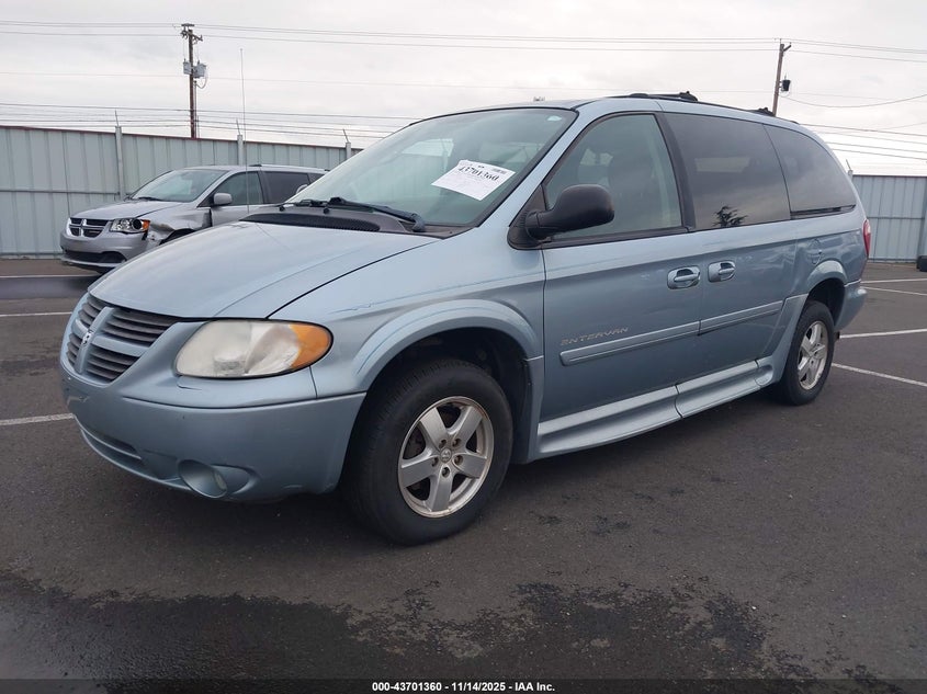 2D4GP44LX5R534192 2005 DODGE CARAVAN photo no. 2