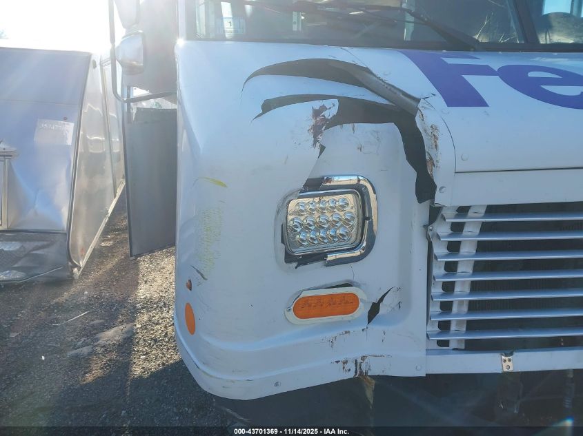 2016 Ford E-450 Stripped VIN: 1FC3E4KL5GDC25028 Lot: 43701369