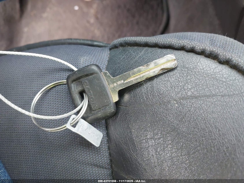 1998 Volvo V70 Awd VIN: YV1LZ5649W2512115 Lot: 43701556