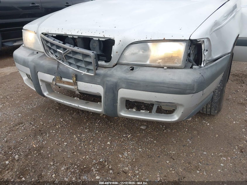 1998 Volvo V70 Awd VIN: YV1LZ5649W2512115 Lot: 43701556