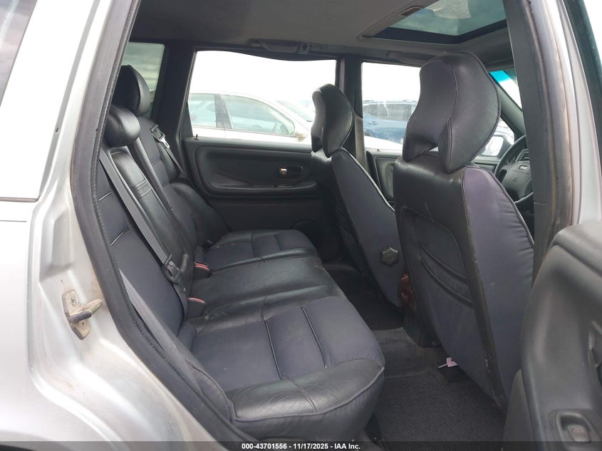 1998 Volvo V70 Awd VIN: YV1LZ5649W2512115 Lot: 43701556