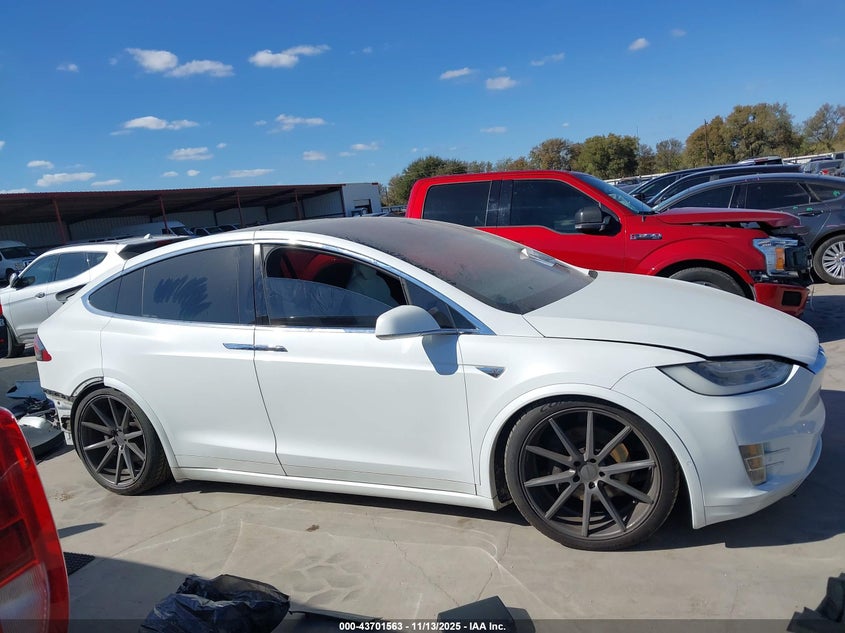 2016 Tesla Model X 60D/70D/75D/90D VIN: 5YJXCAE21GF002129 Lot: 43701563