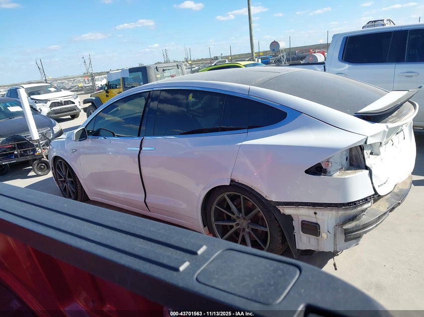 2016 Tesla Model X 60D/70D/75D/90D VIN: 5YJXCAE21GF002129 Lot: 43701563