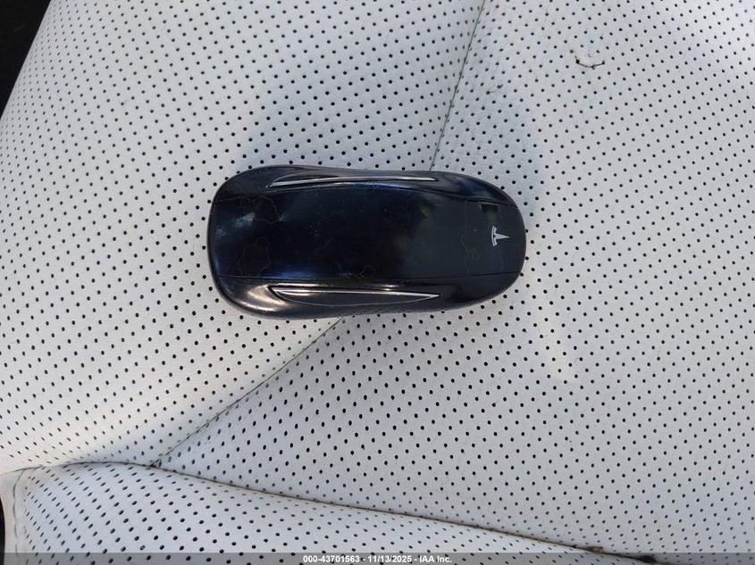 2016 Tesla Model X 60D/70D/75D/90D VIN: 5YJXCAE21GF002129 Lot: 43701563