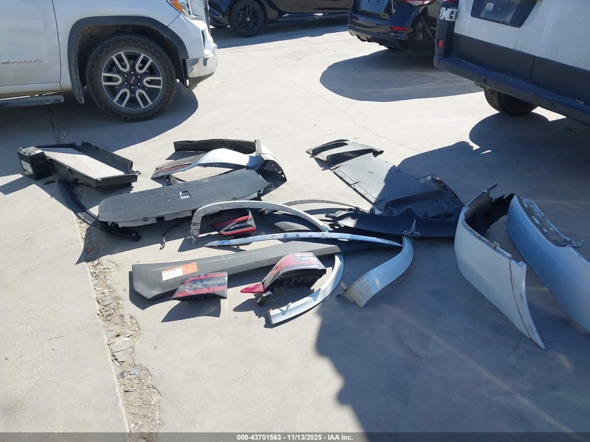 2016 Tesla Model X 60D/70D/75D/90D VIN: 5YJXCAE21GF002129 Lot: 43701563